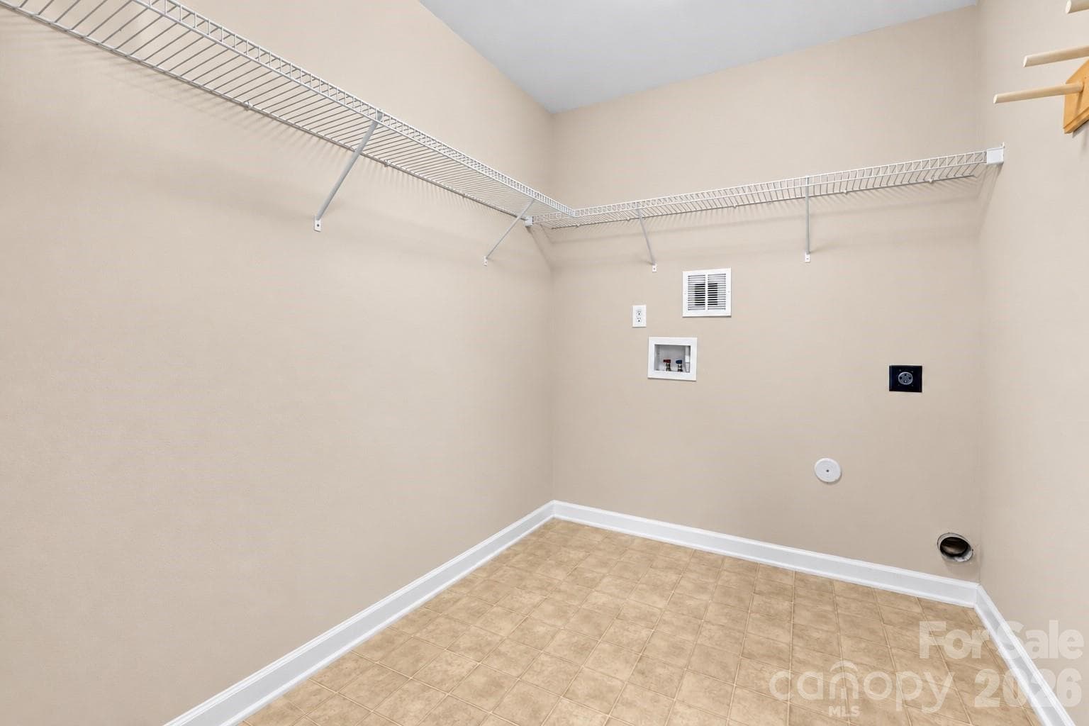 Single Family Residence at 11811 Cheviott Hill Lane, Charlotte, photo 10 of 19