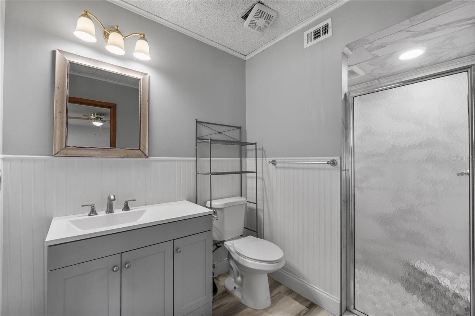 Full Bathroom - 1206 W BUCKNELL AVE, INVERNESS