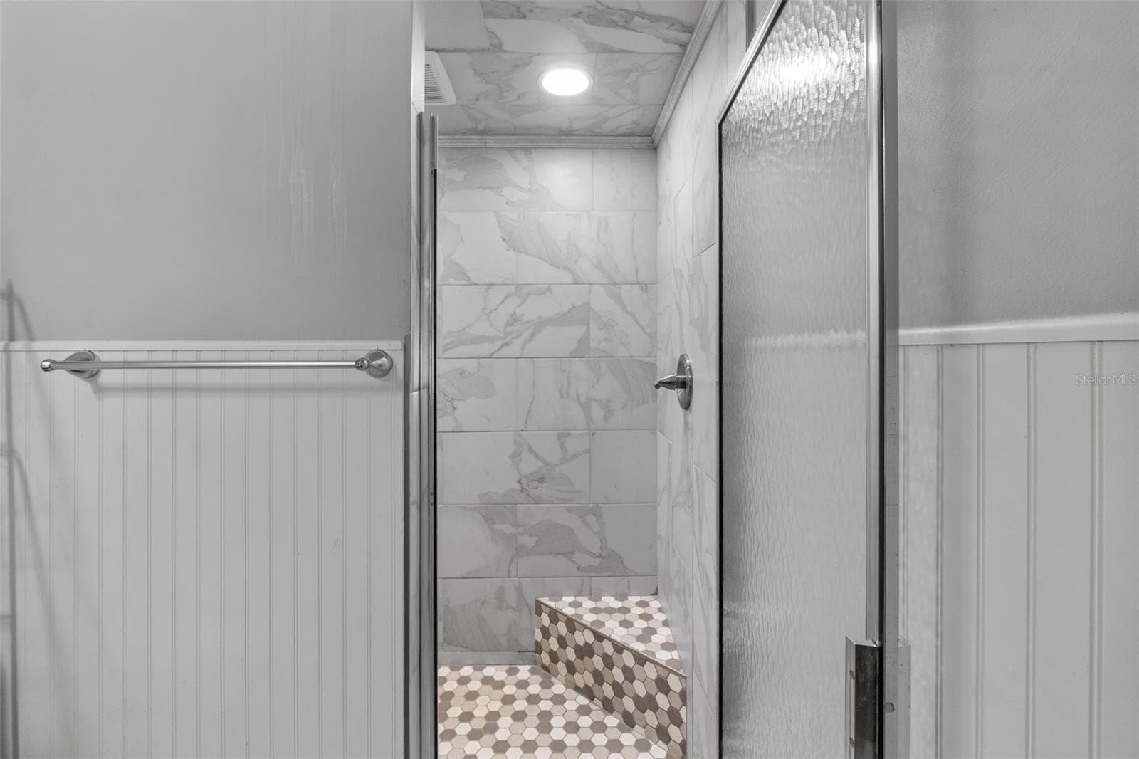 Full Bathroom - 1206 W BUCKNELL AVE, INVERNESS