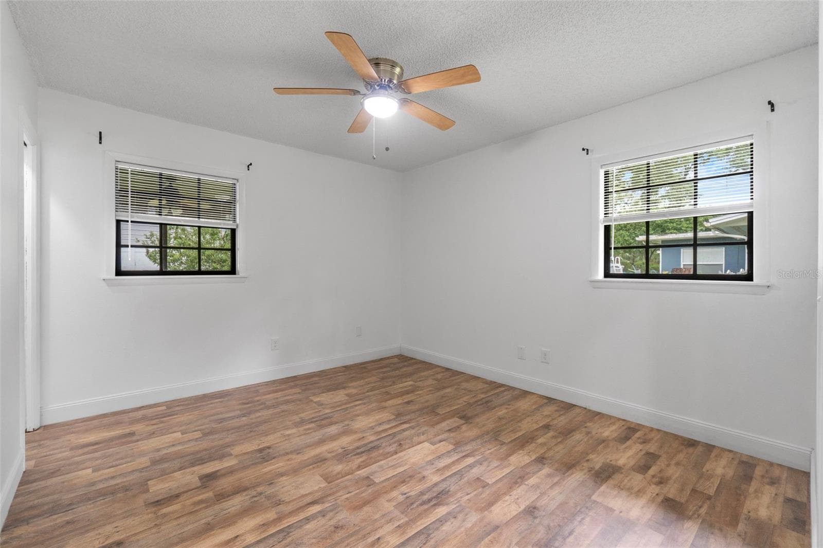 Single Family Residence at 1206 W BUCKNELL AVE, INVERNESS, photo 11 of 47