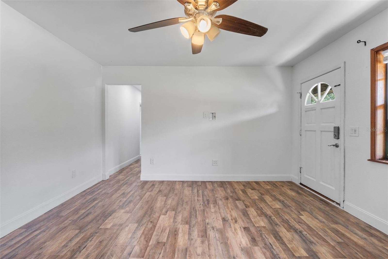 Living Room (Front) - 1206 W BUCKNELL AVE, INVERNESS