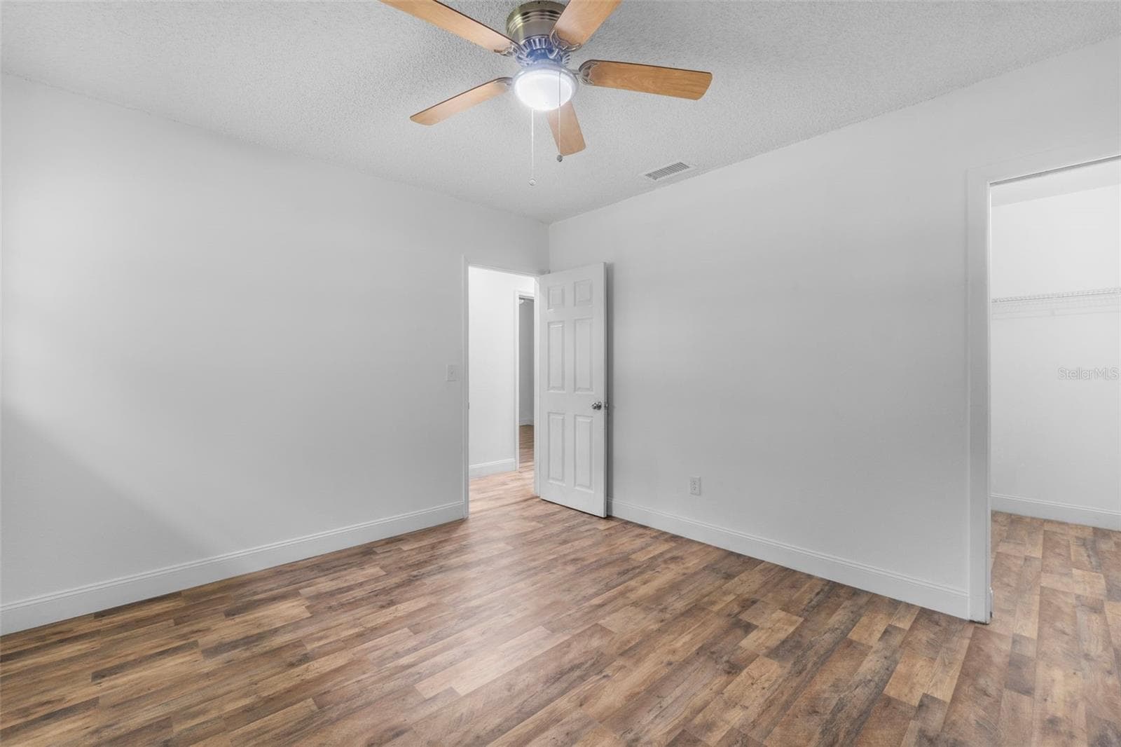 Single Family Residence at 1206 W BUCKNELL AVE, INVERNESS, photo 31 of 47