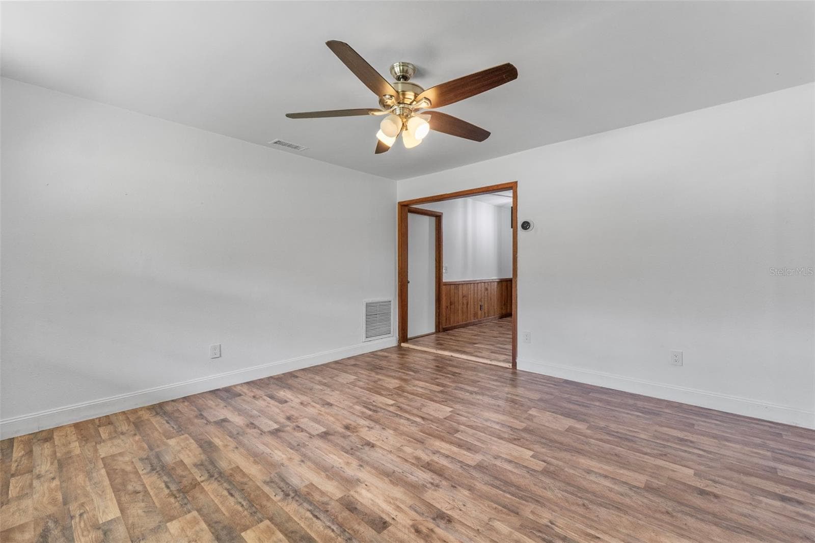 Single Family Residence at 1206 W BUCKNELL AVE, INVERNESS, photo 32 of 47
