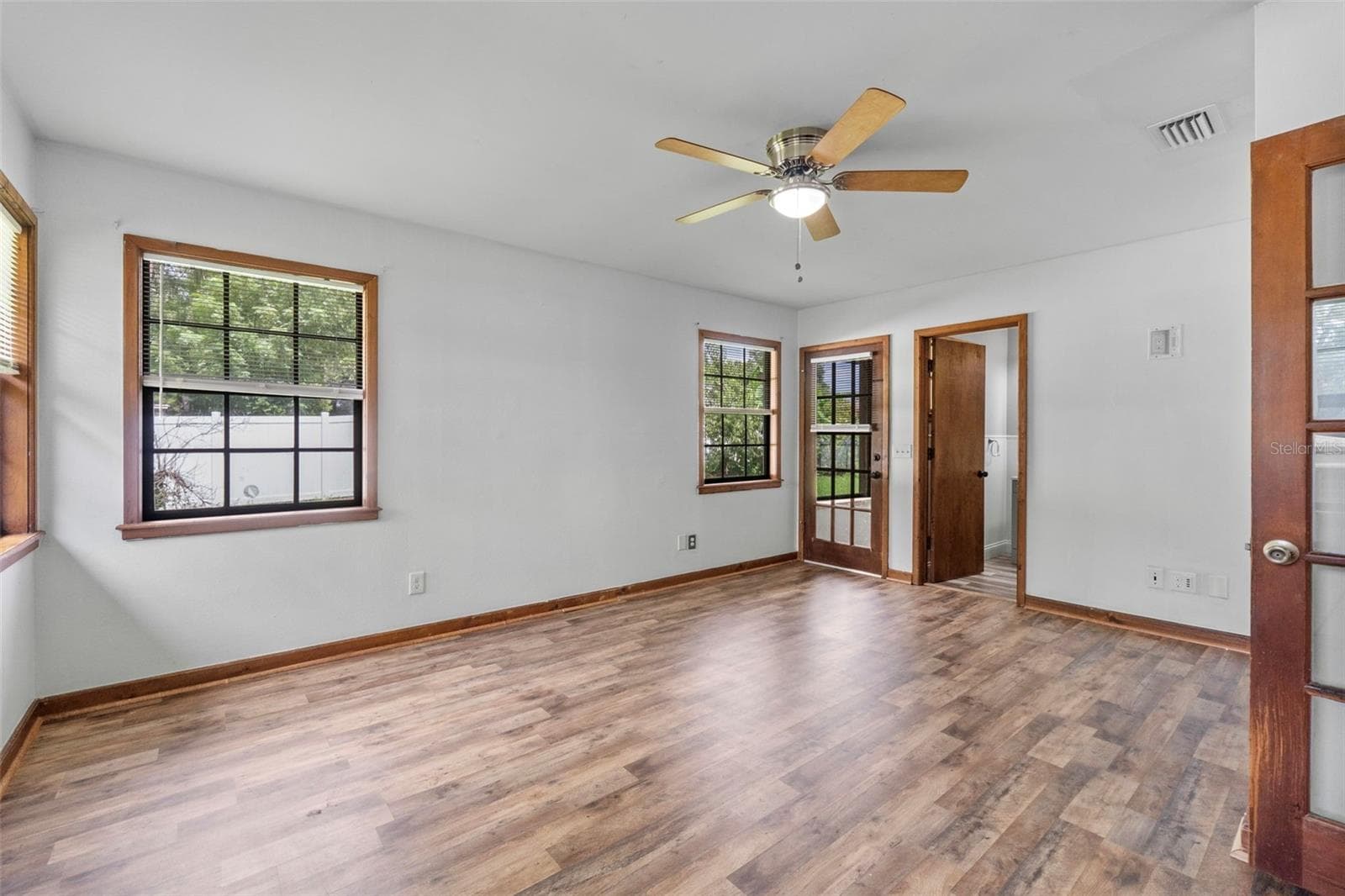 Single Family Residence at 1206 W BUCKNELL AVE, INVERNESS, photo 33 of 47