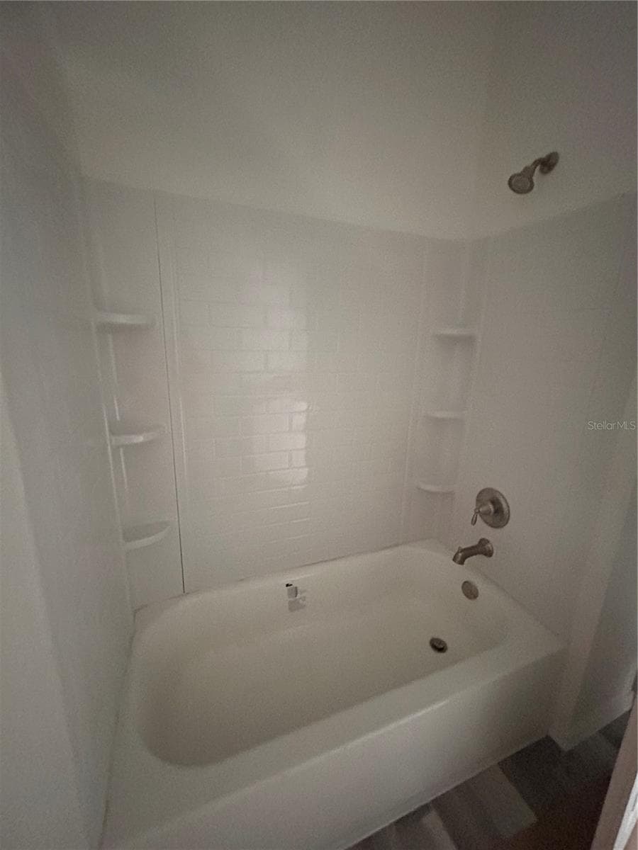 Hall Bath 2 - 1334 W. PATTERSON ST., LAKELAND