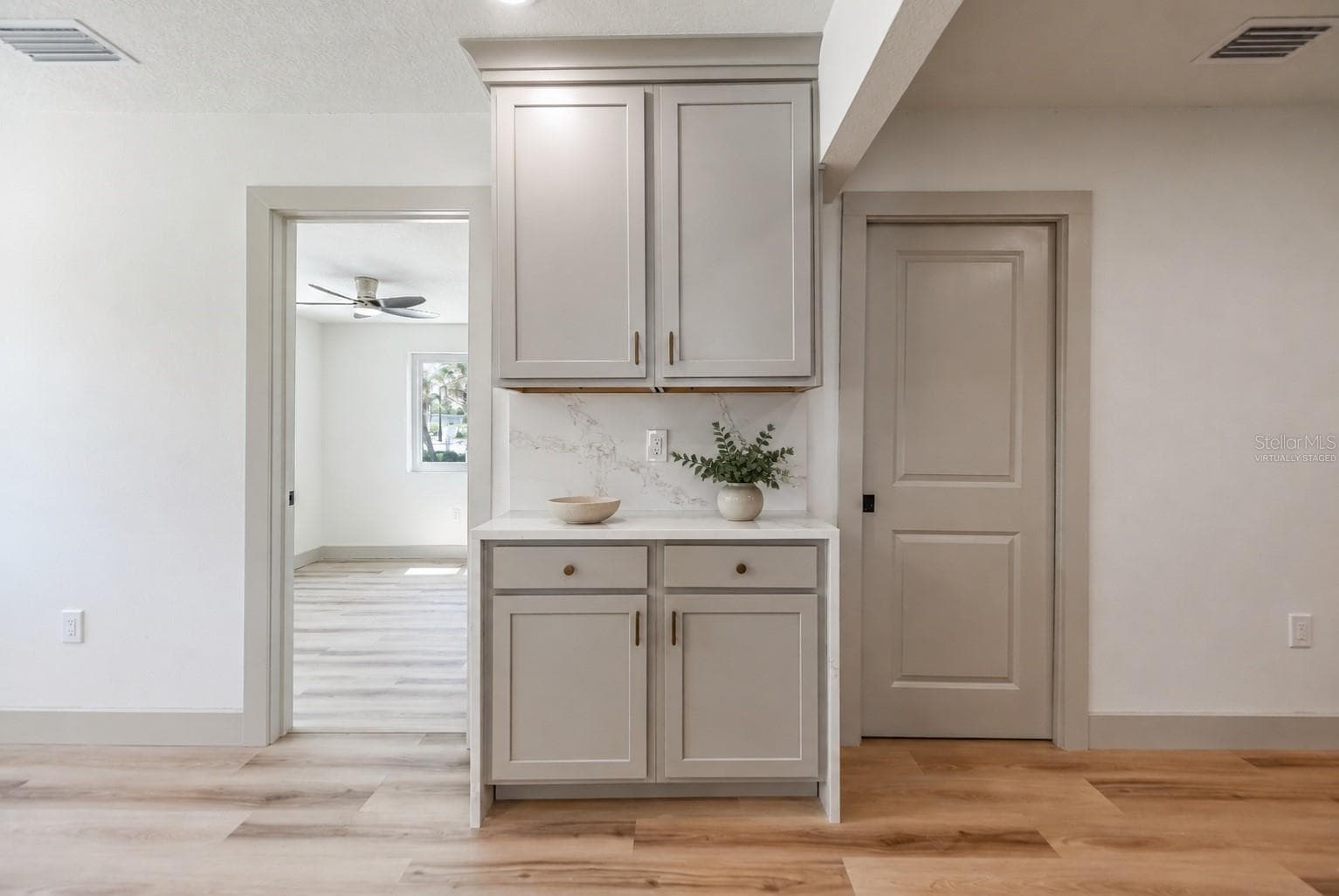 Virtually Staged, Kitchen / Bar. - 7851 40TH AVE N, ST PETERSBURG
