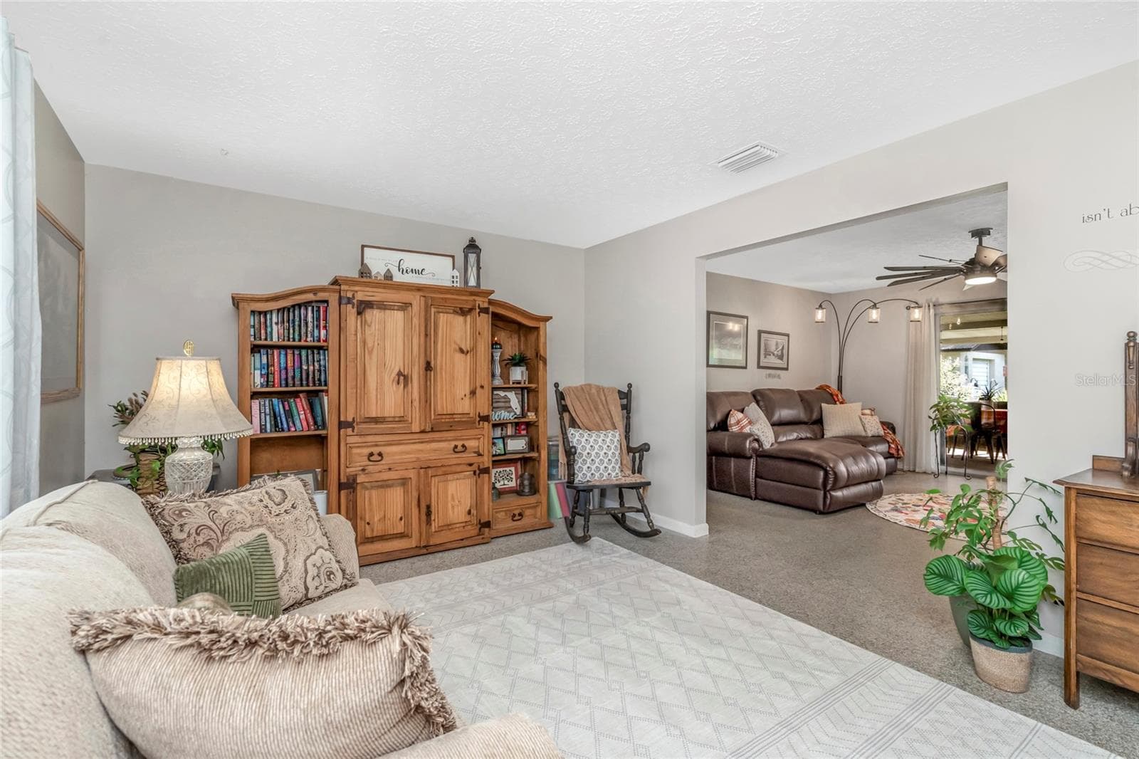 Single Family Residence at 12212 FLORAL LN, THONOTOSASSA, photo 2 of 33