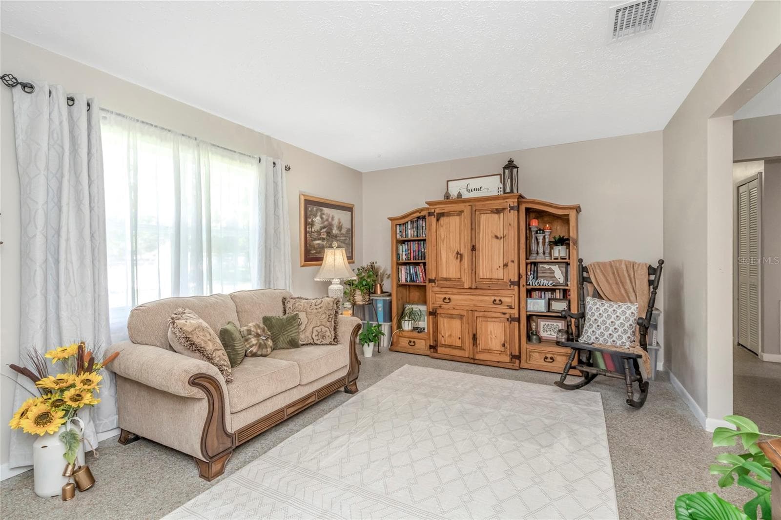 Single Family Residence at 12212 FLORAL LN, THONOTOSASSA, photo 3 of 33