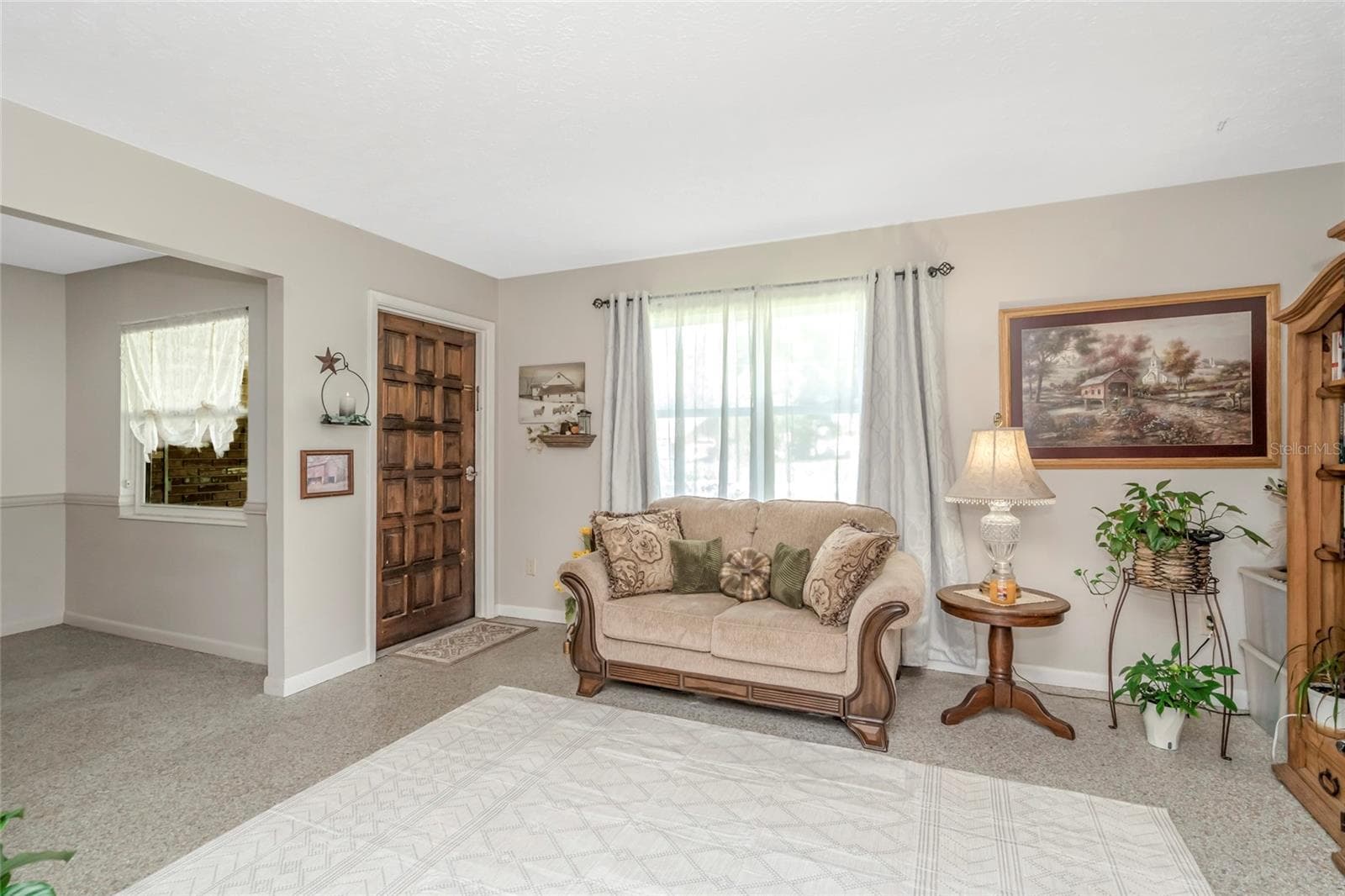 Single Family Residence at 12212 FLORAL LN, THONOTOSASSA, photo 5 of 33