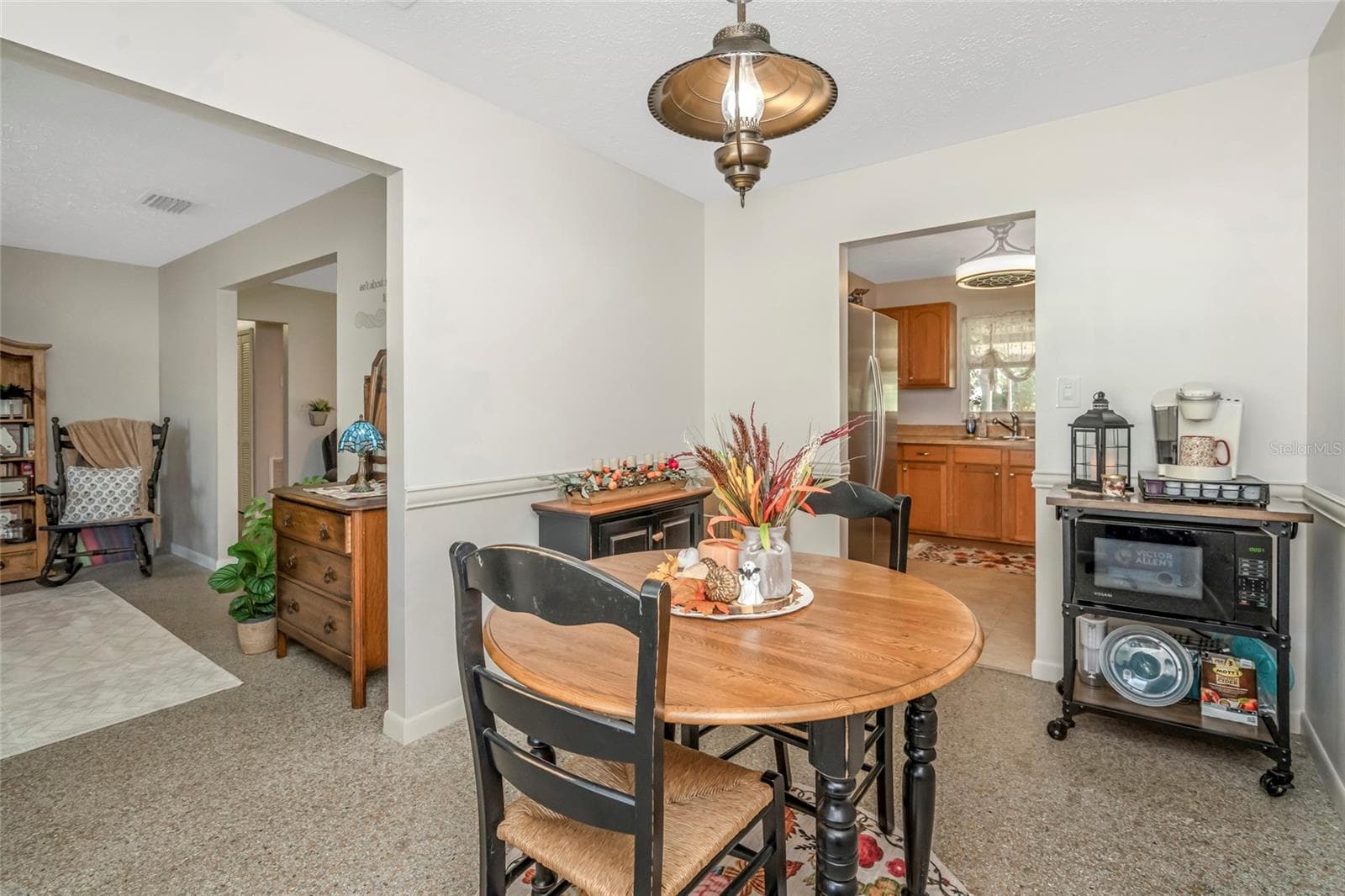 Single Family Residence at 12212 FLORAL LN, THONOTOSASSA, photo 7 of 33