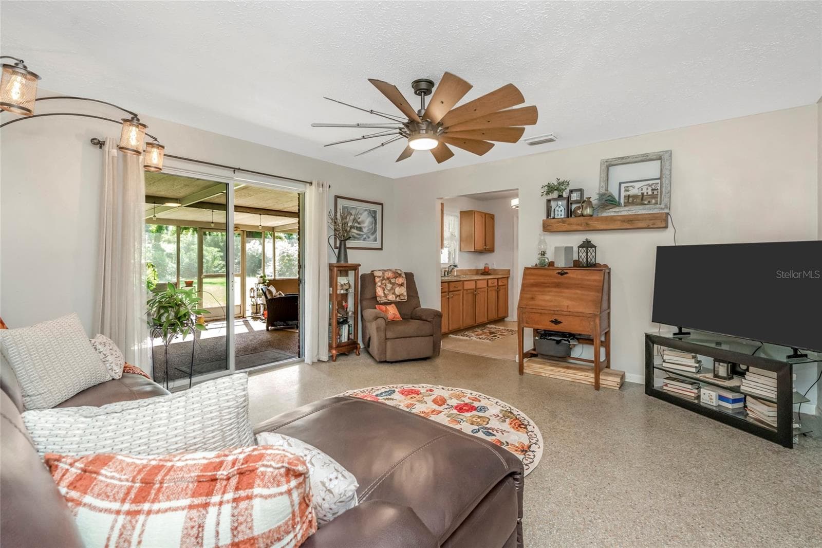 Single Family Residence at 12212 FLORAL LN, THONOTOSASSA, photo 14 of 33