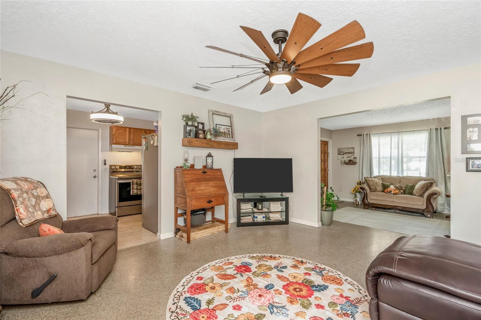 Single Family Residence at 12212 FLORAL LN, THONOTOSASSA, photo 15 of 33