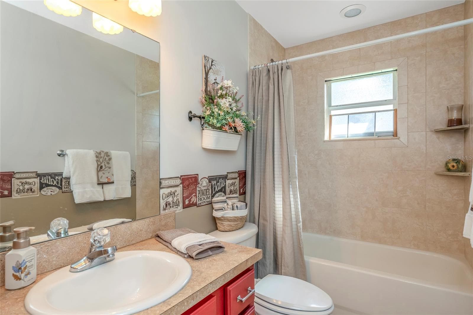 Single Family Residence at 12212 FLORAL LN, THONOTOSASSA, photo 16 of 33