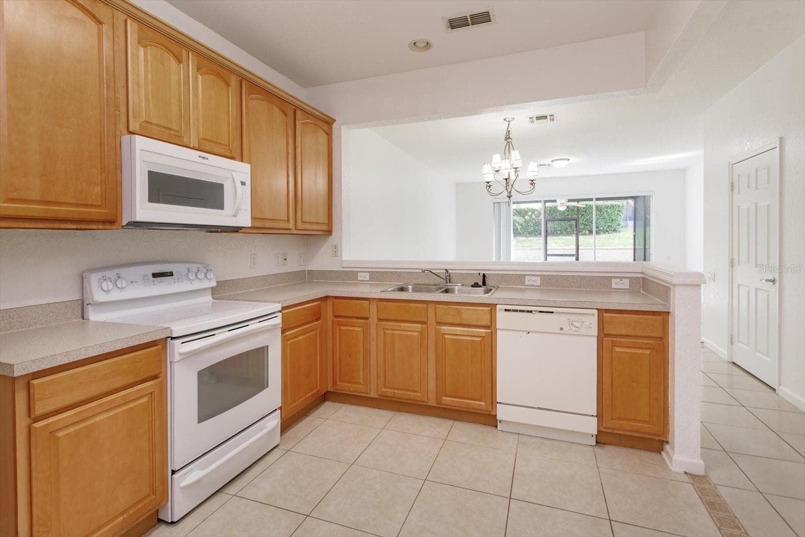 Townhouse at 2520 STOCKTON DR, SANFORD, photo 5 of 28