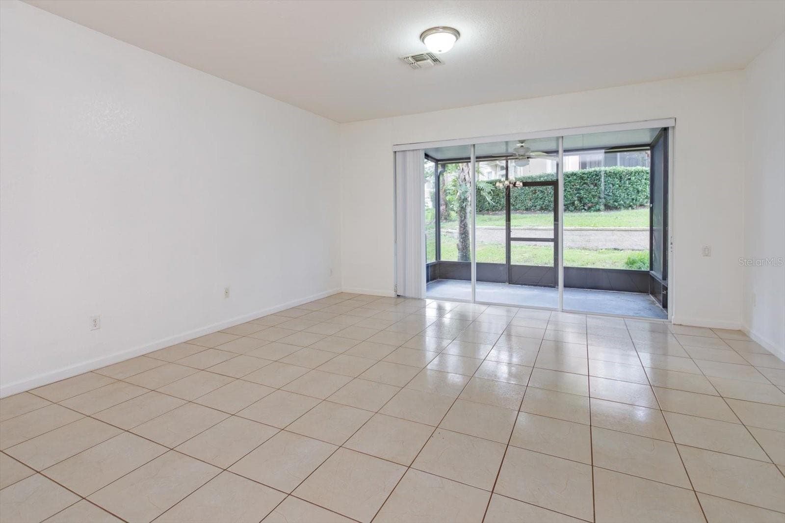 Townhouse at 2520 STOCKTON DR, SANFORD, photo 11 of 28
