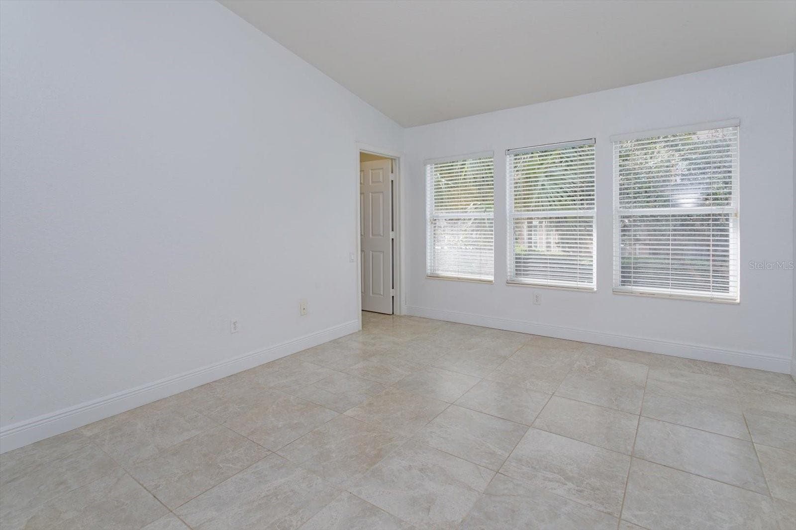 Primary bedroom - 2520 STOCKTON DR, SANFORD