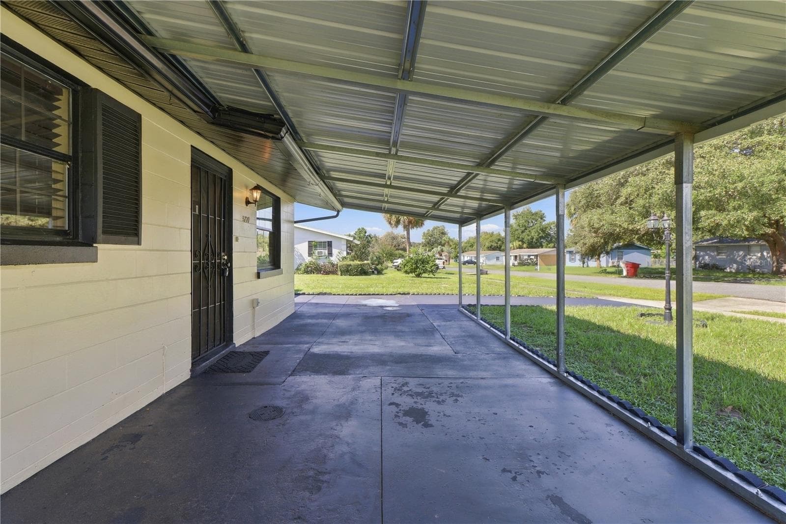 Spacious Covered Front Porch - 3770 SW 147TH LANE RD, OCALA