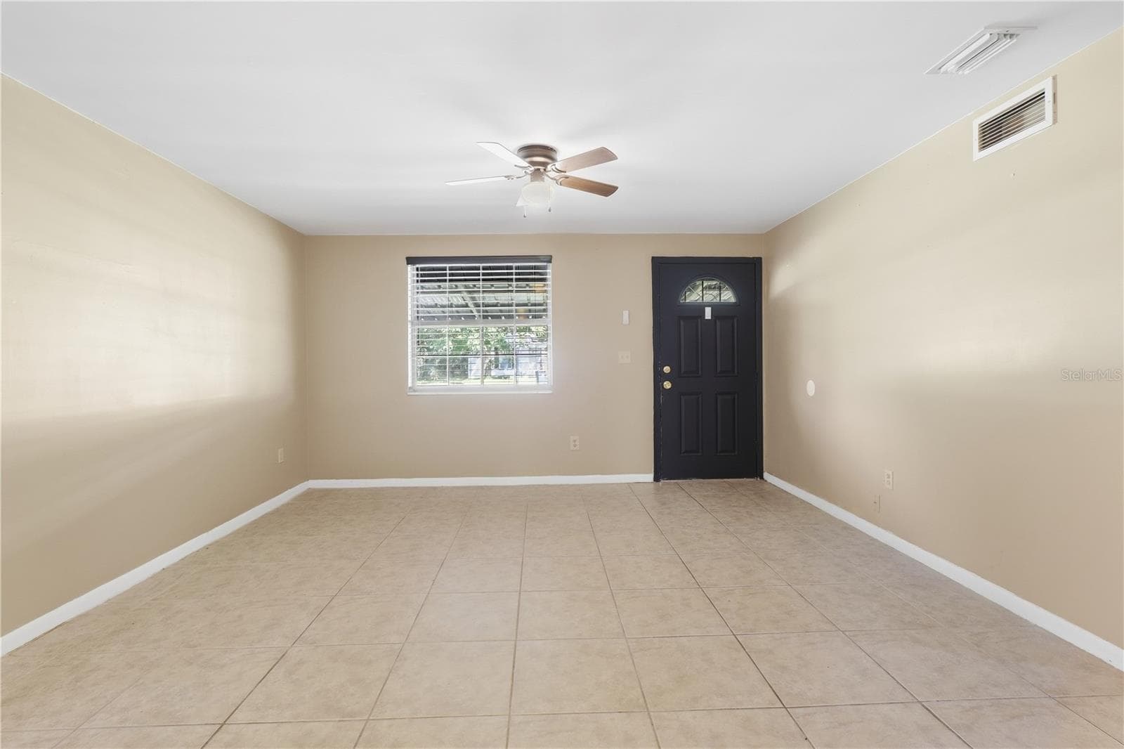 Living Space - 3770 SW 147TH LANE RD, OCALA