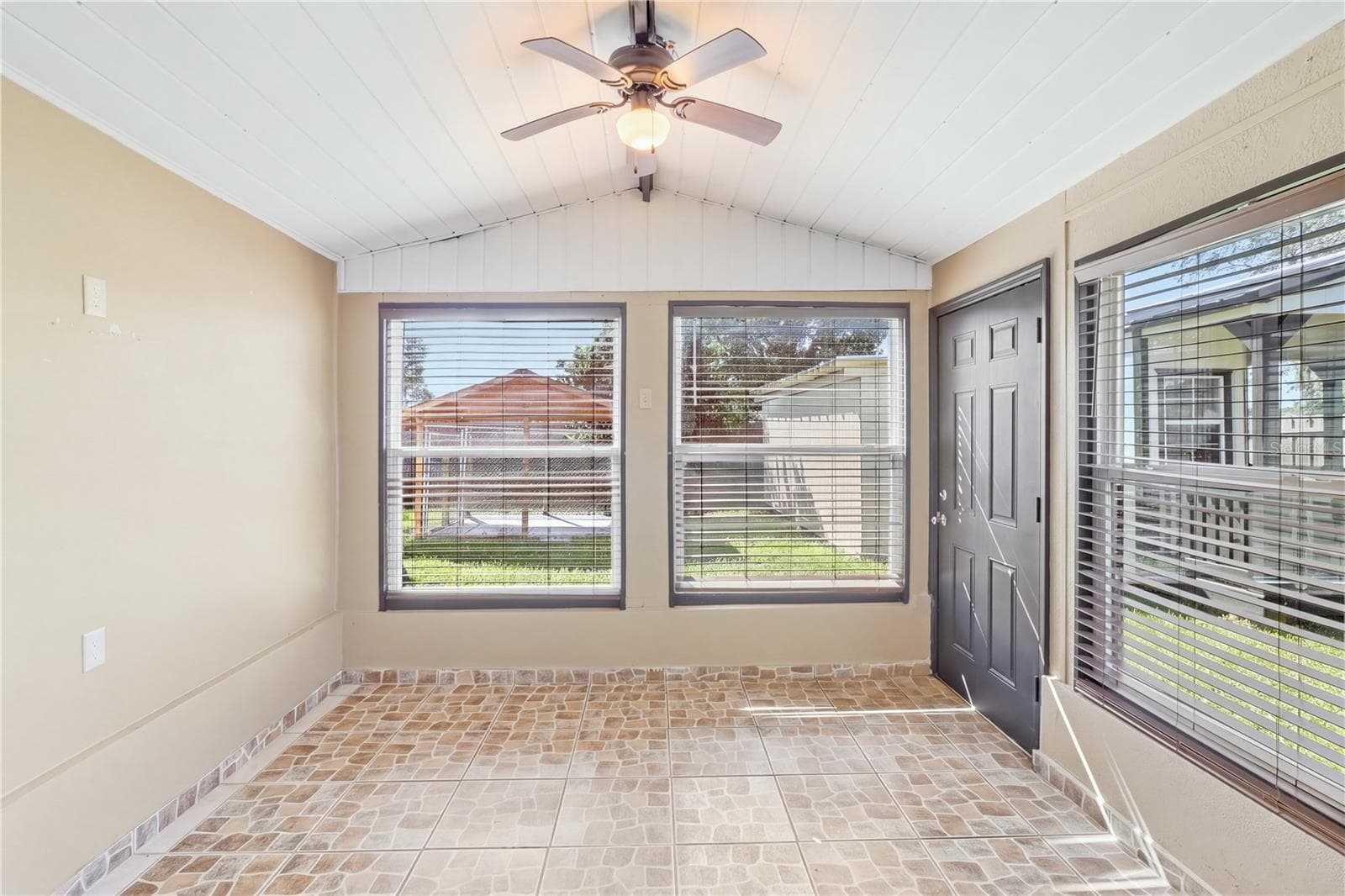 Large Bonus Room right off Kitchen - 3770 SW 147TH LANE RD, OCALA