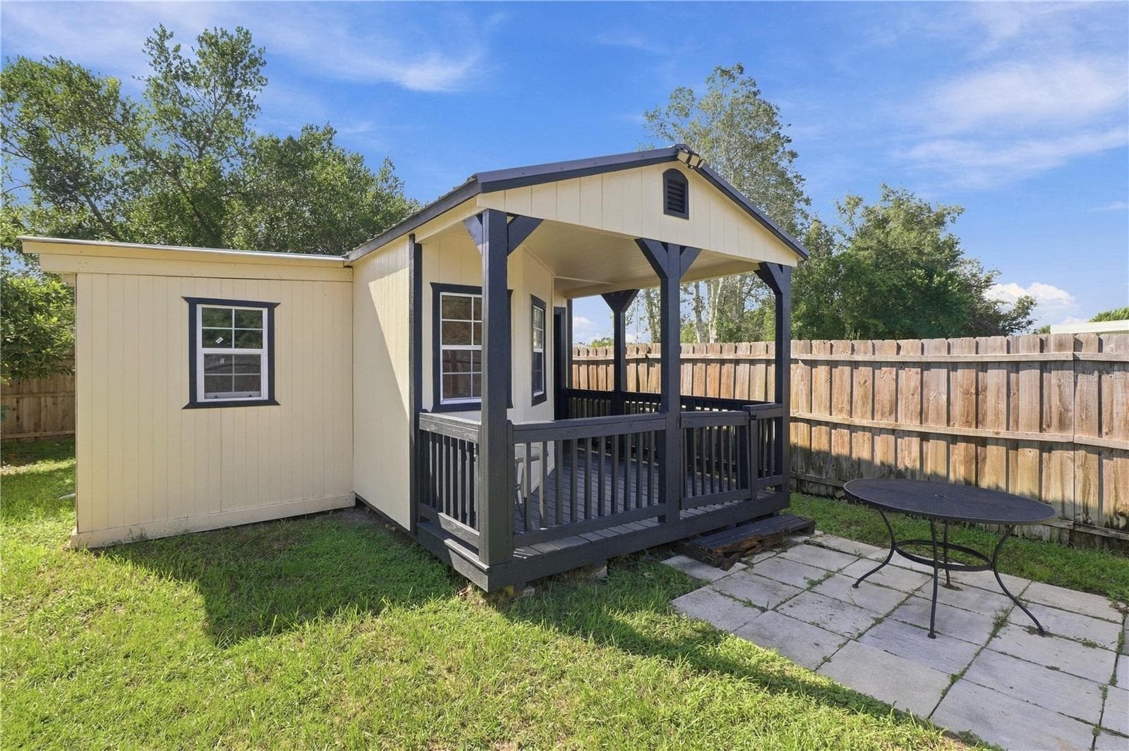Detached Guest House with comfortable porch - 3770 SW 147TH LANE RD, OCALA