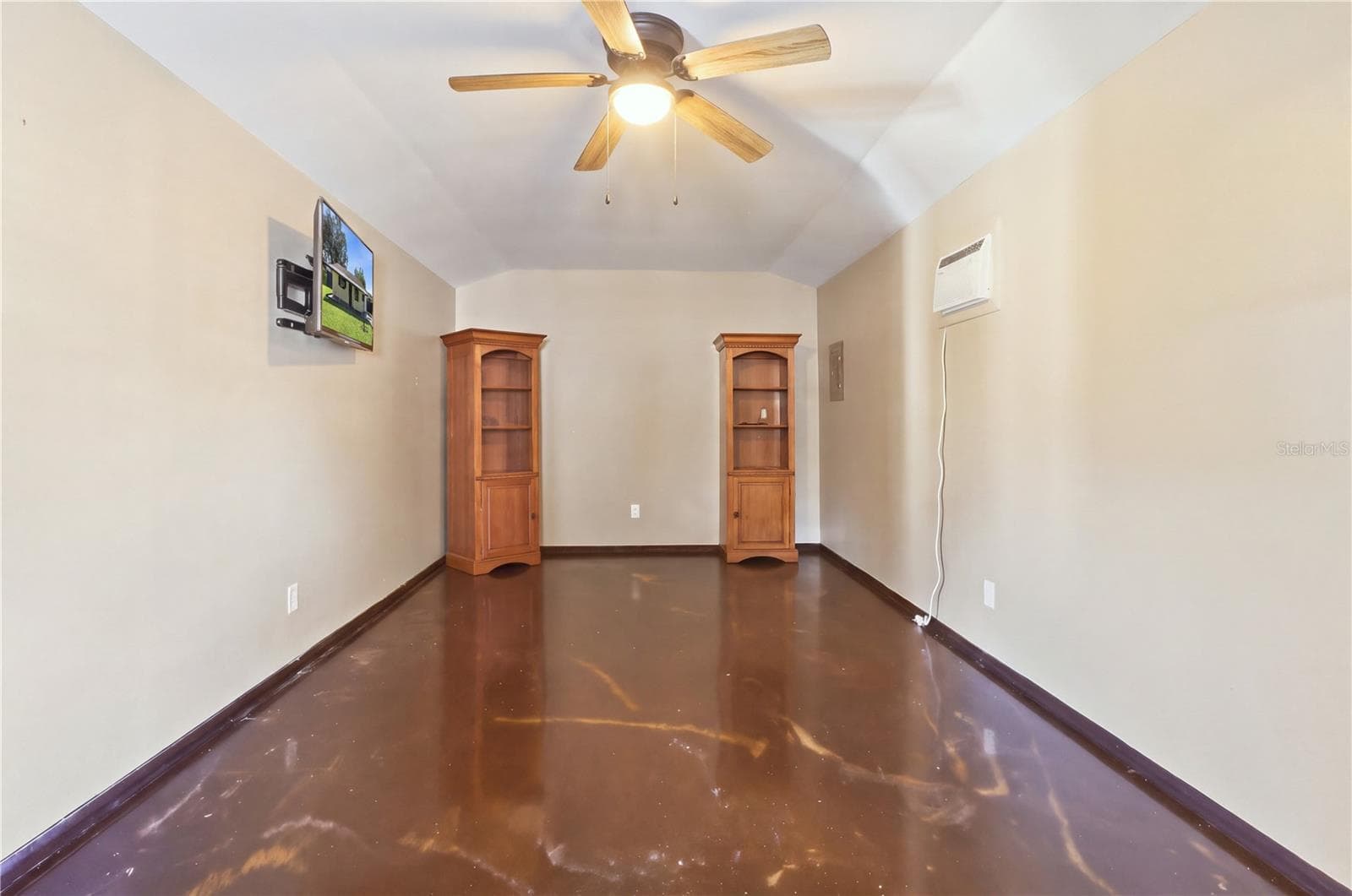 Main studio room from front door - 3770 SW 147TH LANE RD, OCALA