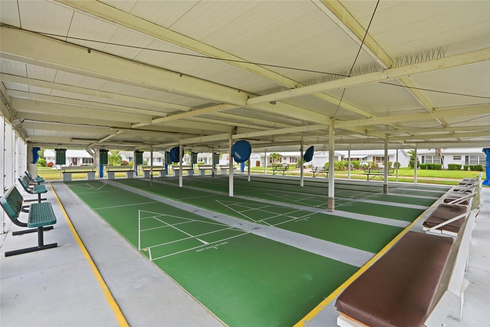 Shuffleboard anyone? - 3939 90TH TER N, PINELLAS PARK