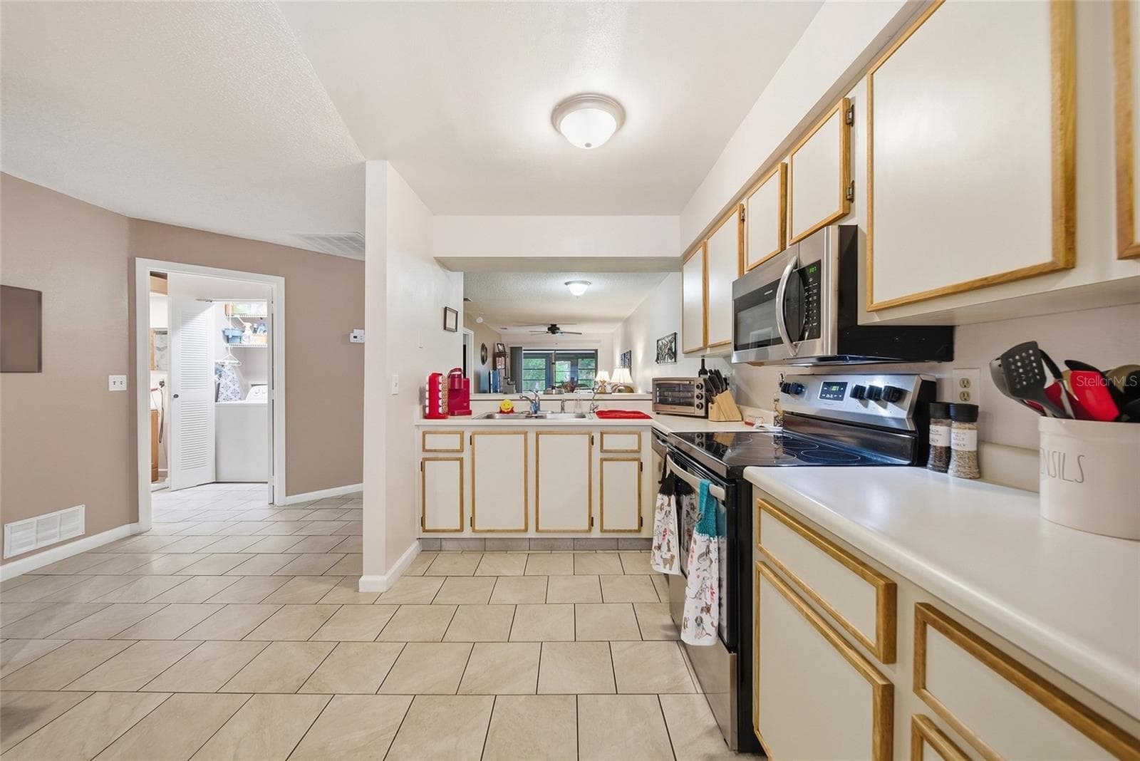Villa at 11715 SPRING TREE LN, PORT RICHEY, photo 12 of 32