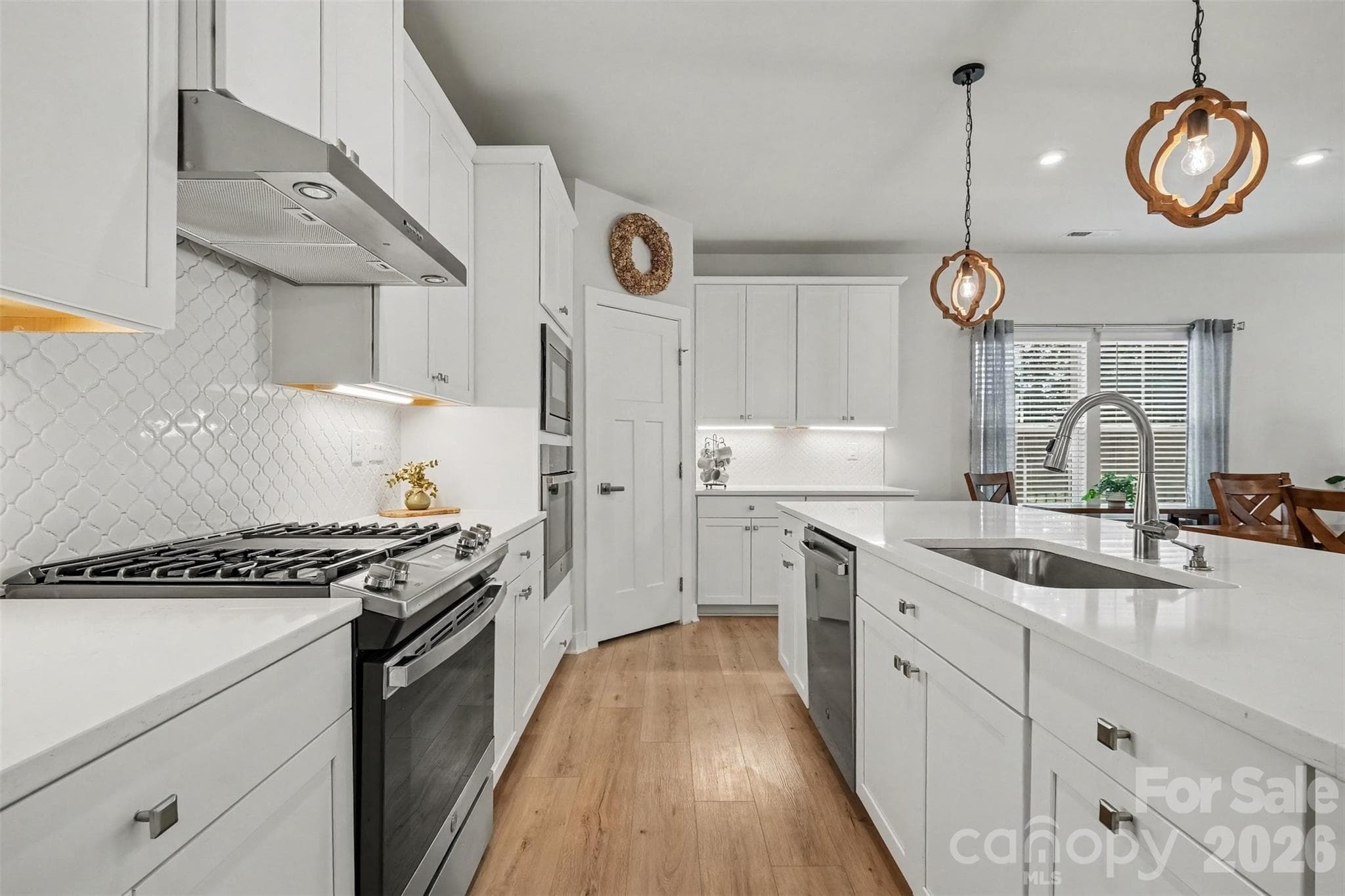 Gas range, oven, farmer's sink, corner pantry (walk in) - 6513 Cumberland Drive, Harrisburg