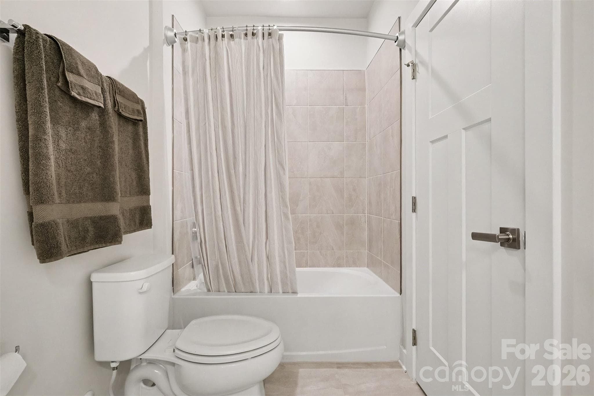 Hall bath, connects to second bedroom - 6513 Cumberland Drive, Harrisburg