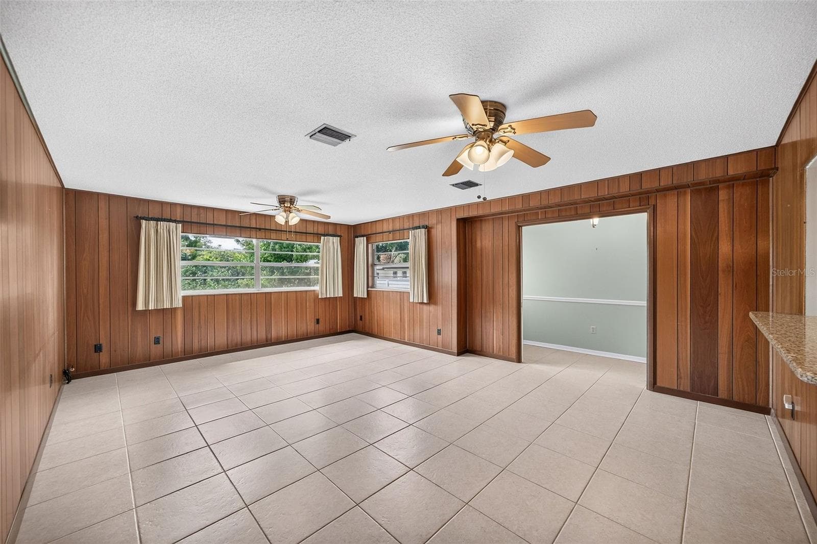Large family room. - 3206 ARDSLEY DR, ORLANDO