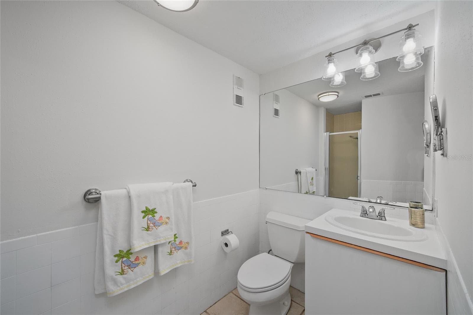First floor guest bath ensuite with walk in shower - 4950 BAYSHORE BLVD #16, TAMPA