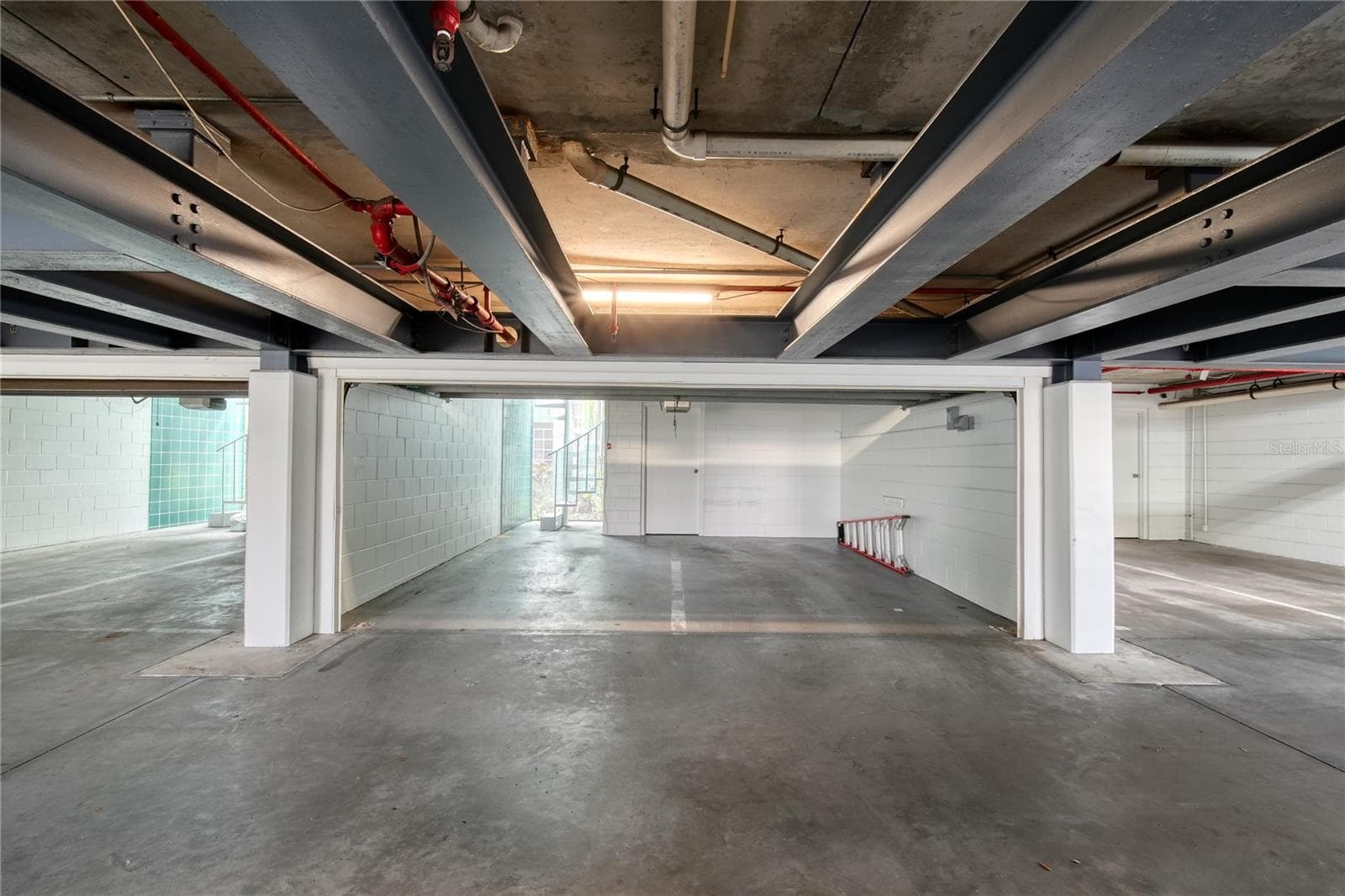 Secure 2 c garage under building - 4950 BAYSHORE BLVD #16, TAMPA