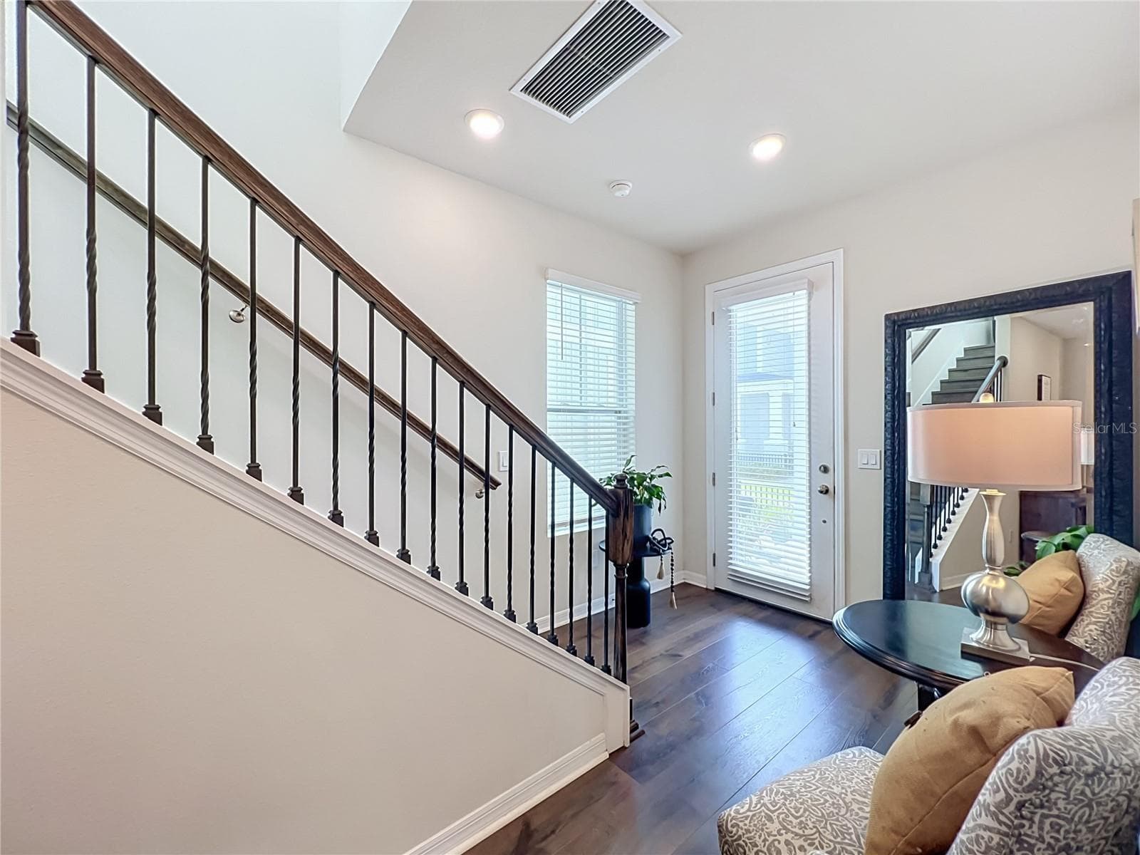 Entry 1st floor - 910 TROWMAN ALY, WINTER GARDEN