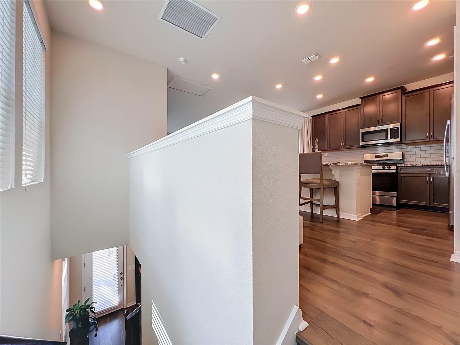 walk up to 2nd floor - 910 TROWMAN ALY, WINTER GARDEN