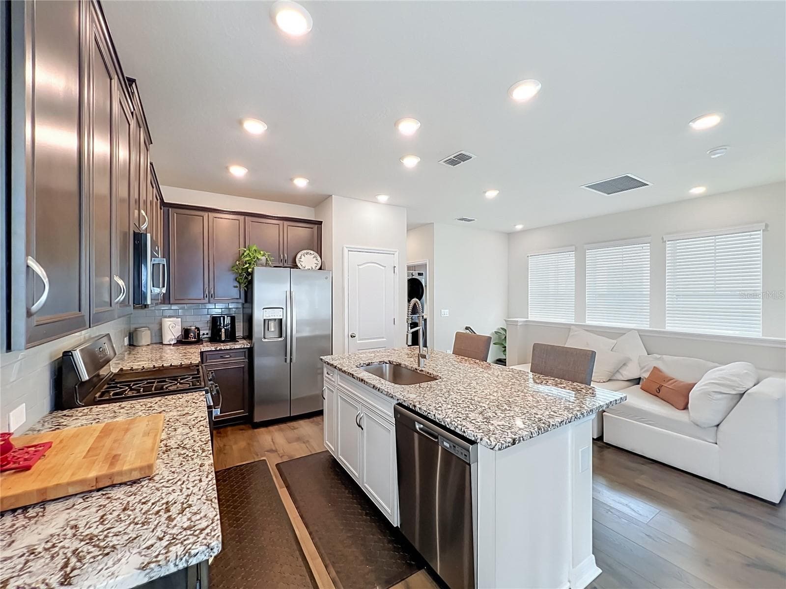 Kitchen/Island 2nd Floor - 910 TROWMAN ALY, WINTER GARDEN