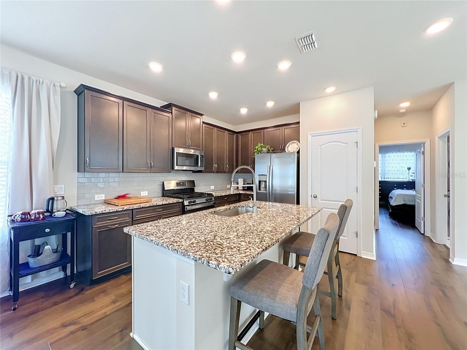 Kitchen Island/ to Master 2nd floor - 910 TROWMAN ALY, WINTER GARDEN