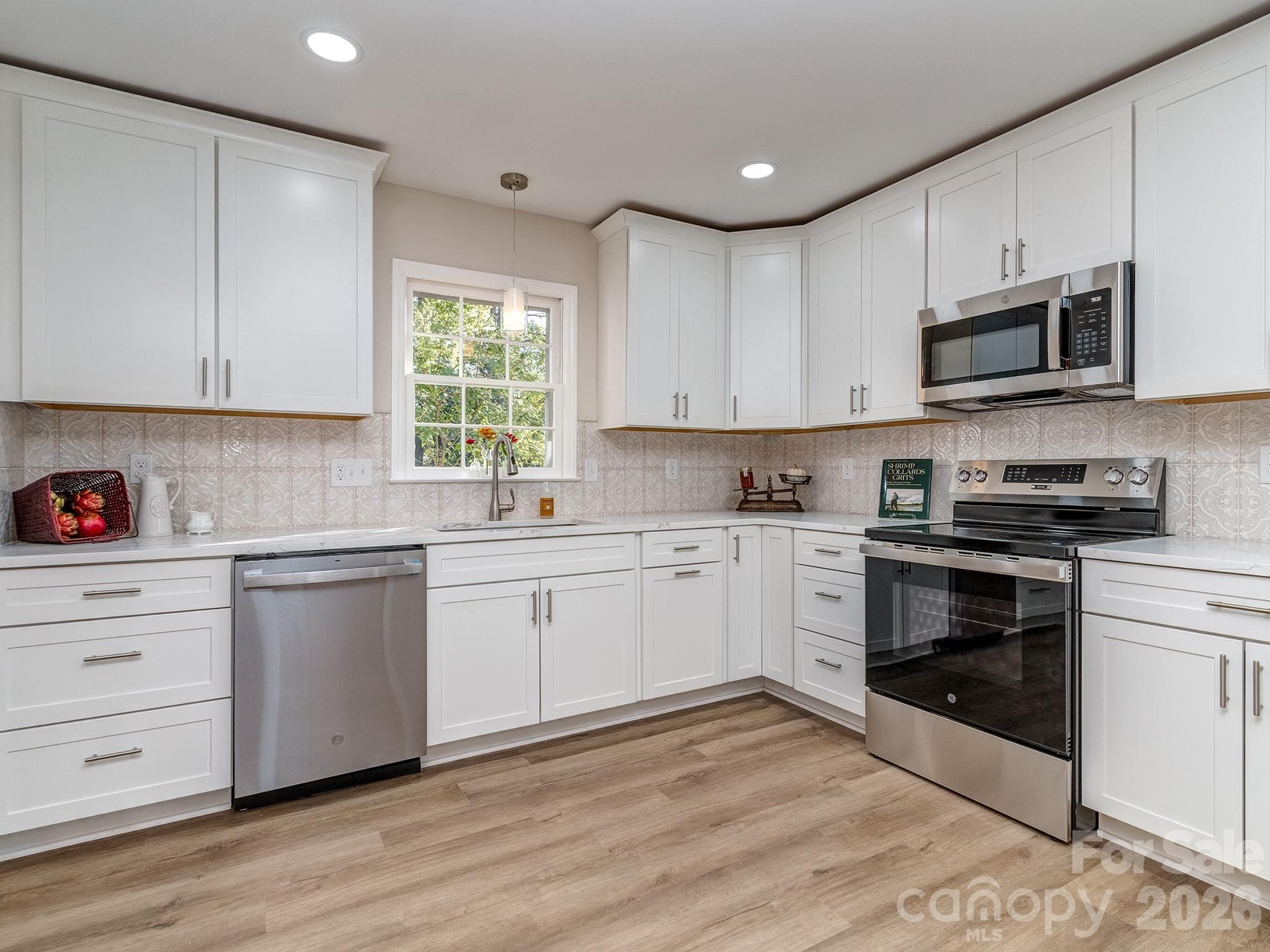 Kitchen has nice size drawers for easy access to your pots and pans. - 2041 Glouchester Circle, Charlotte