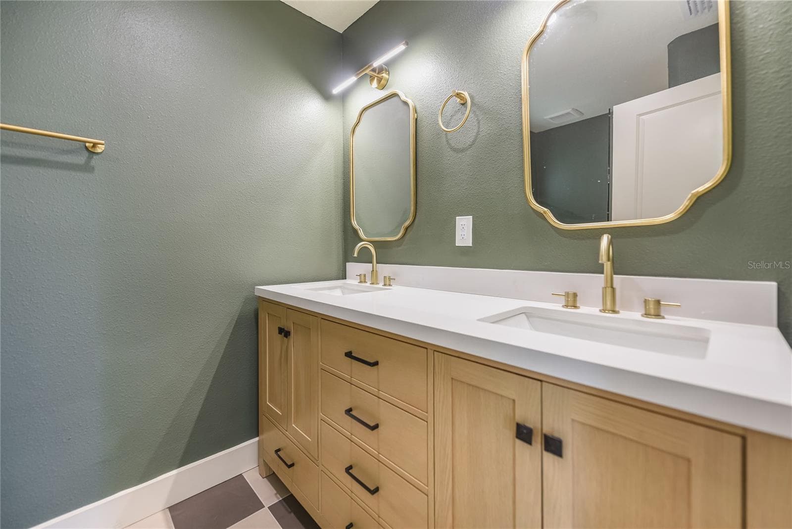 Primary Bathroom - 7851 40TH AVE N, ST PETERSBURG