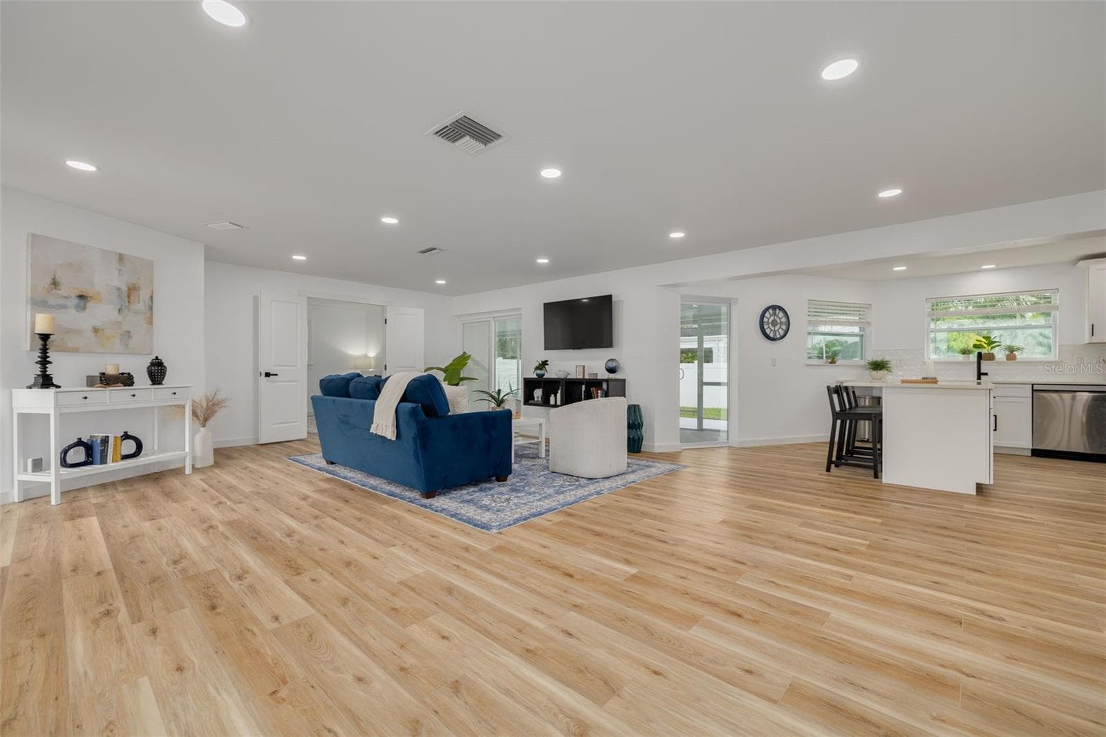 Living room - 60 KIPLING PLZ, CLEARWATER BEACH