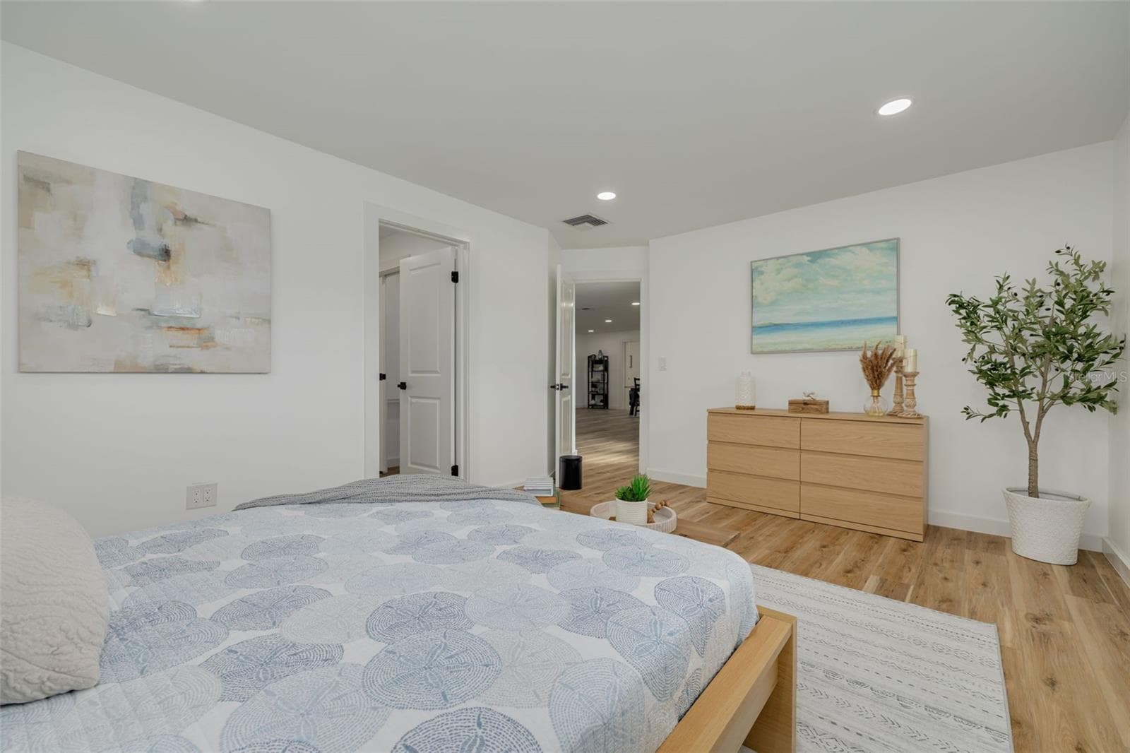 Single Family Residence at 60 KIPLING PLZ, CLEARWATER BEACH, photo 18 of 32