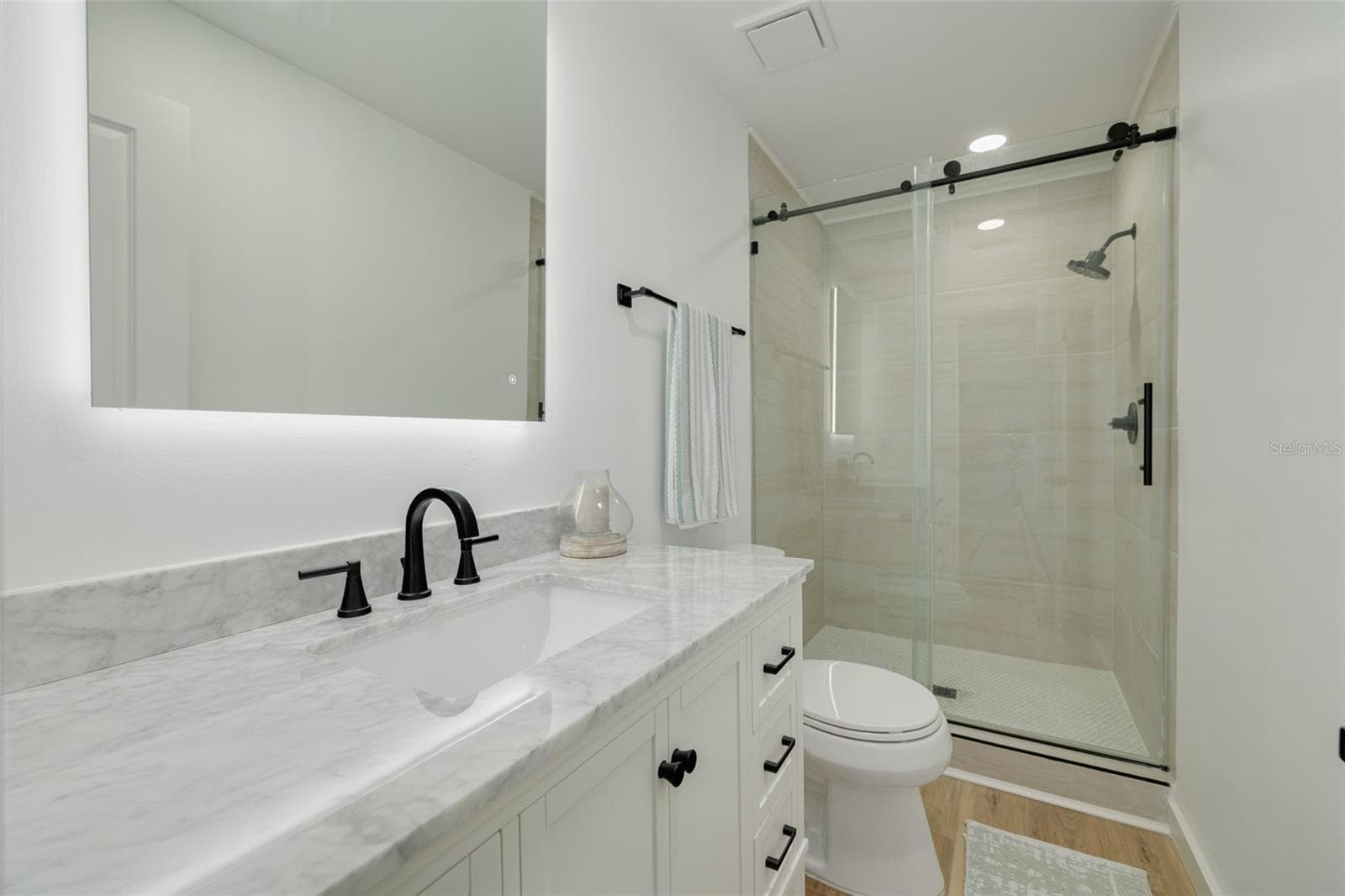 Hall Bathroom - 60 KIPLING PLZ, CLEARWATER BEACH