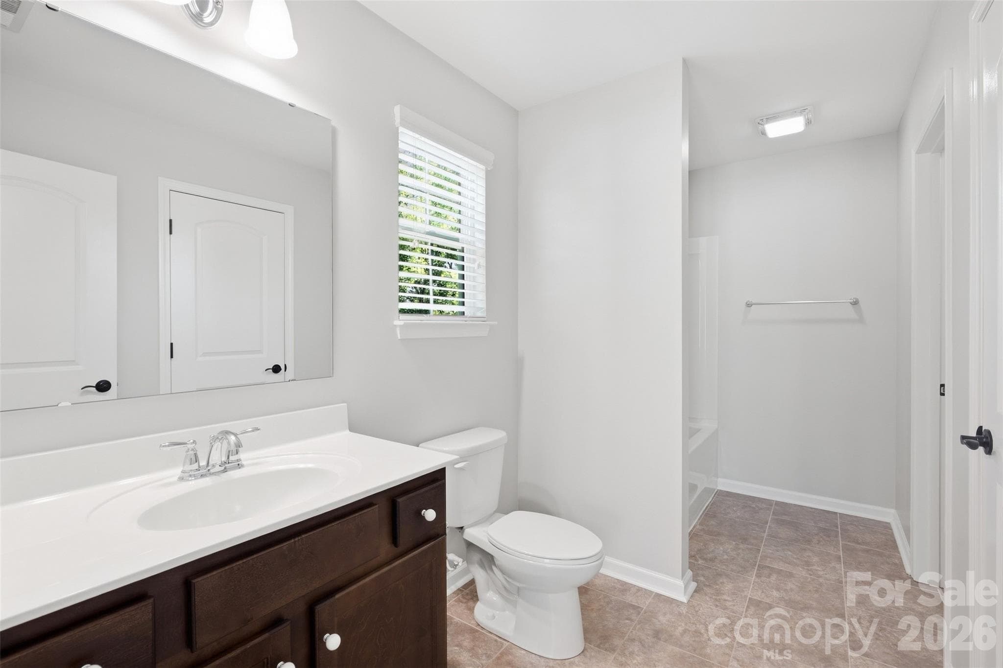 en-suite to upstairs bedroom - 142 Fesperman Circle, Troutman