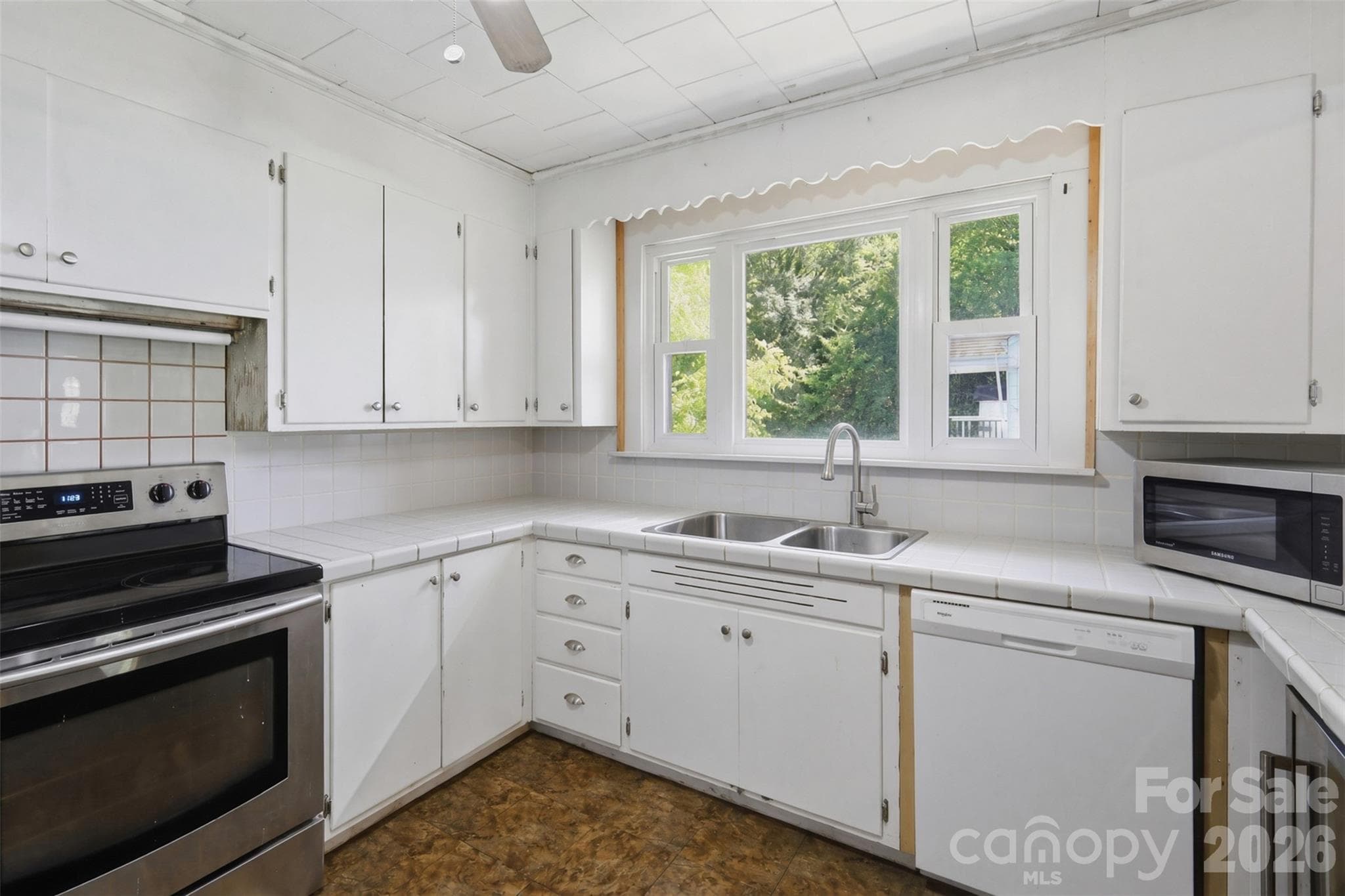 Single Family Residence at 512 1st Street W, Conover, photo 22 of 33