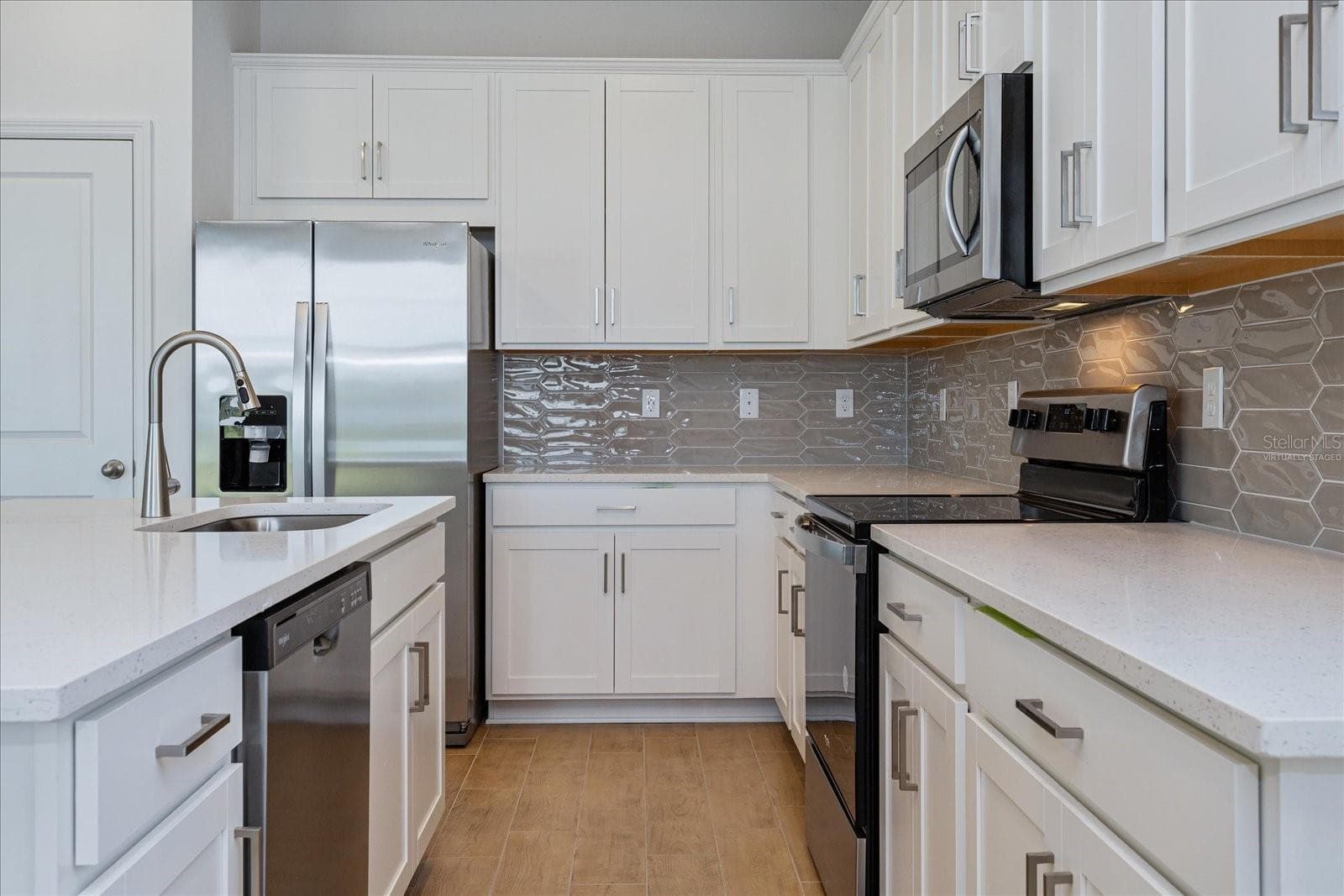 Virtually Staged Sample Images - 2908 SUPERMARINE RD, TAVARES