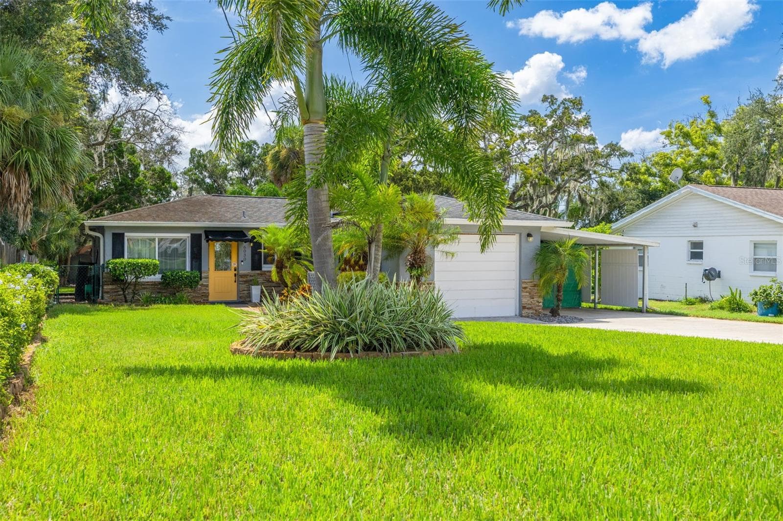 Single Family Residence at 6030 OAK RIDGE AVE, NEW PORT RICHEY, photo 4 of 43