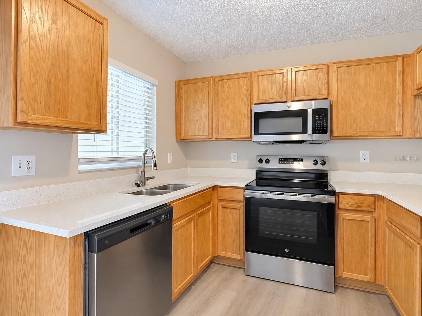 Townhouse at 2245 FLUORSHIRE DR, BRANDON, photo 13 of 44
