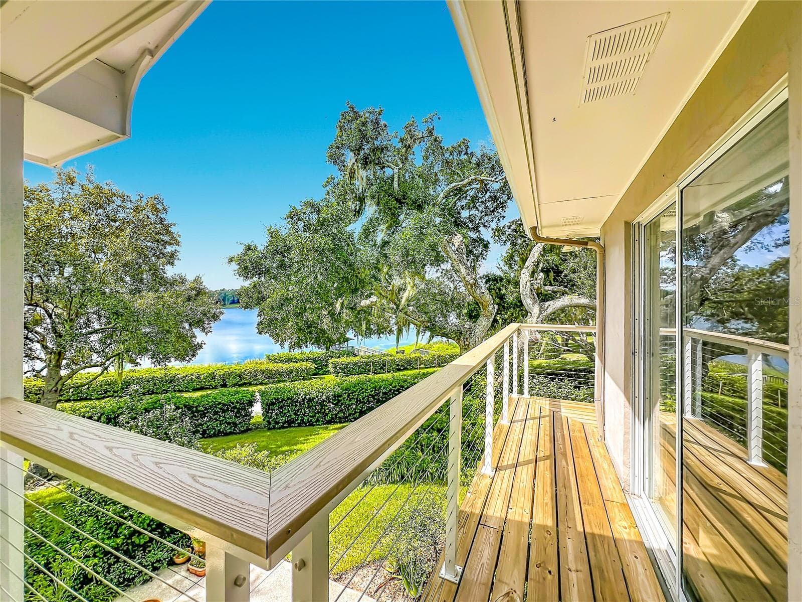 1800 COUNTRY CLUB DR