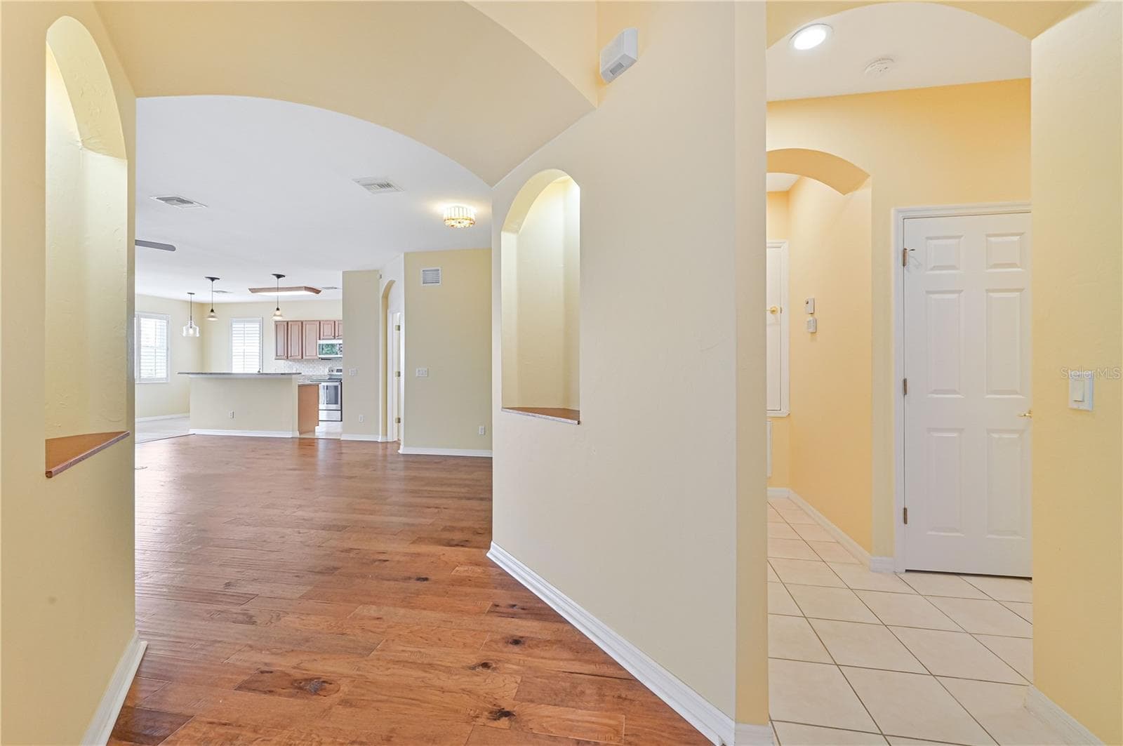 FOYEER - 17434 BOCA VISTA RD #1006, PUNTA GORDA