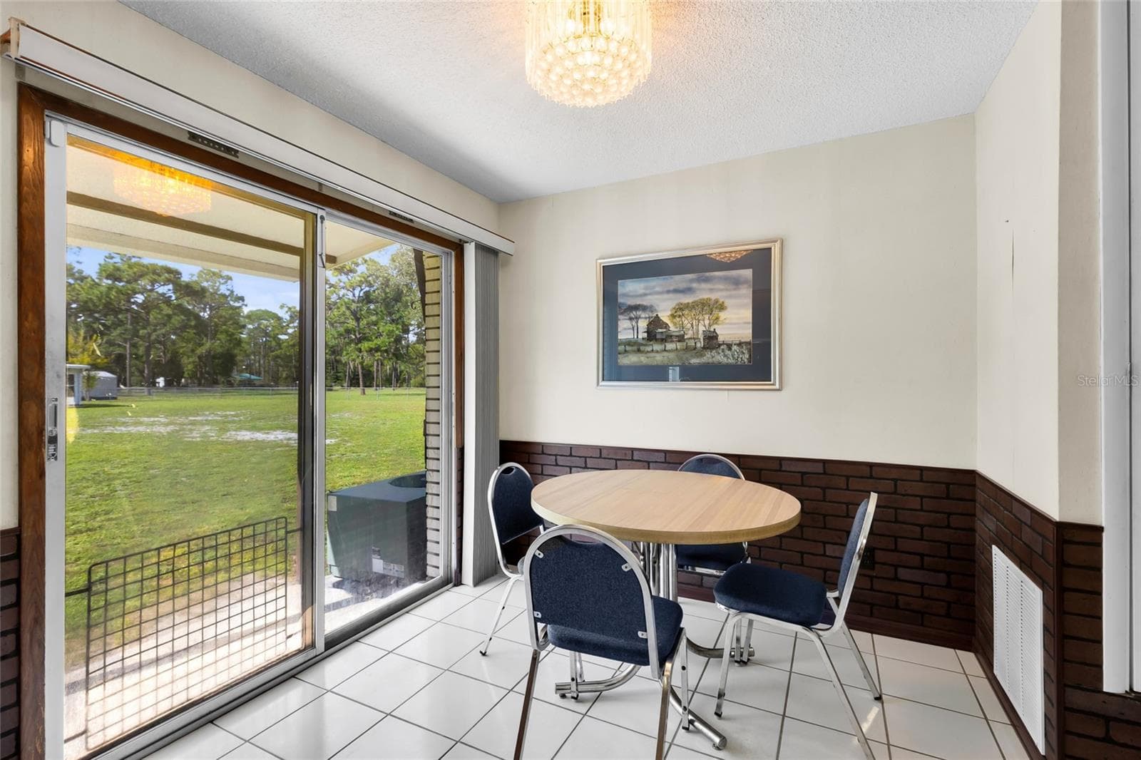 Breakfast Area - 133 MOORES TRL, PALATKA
