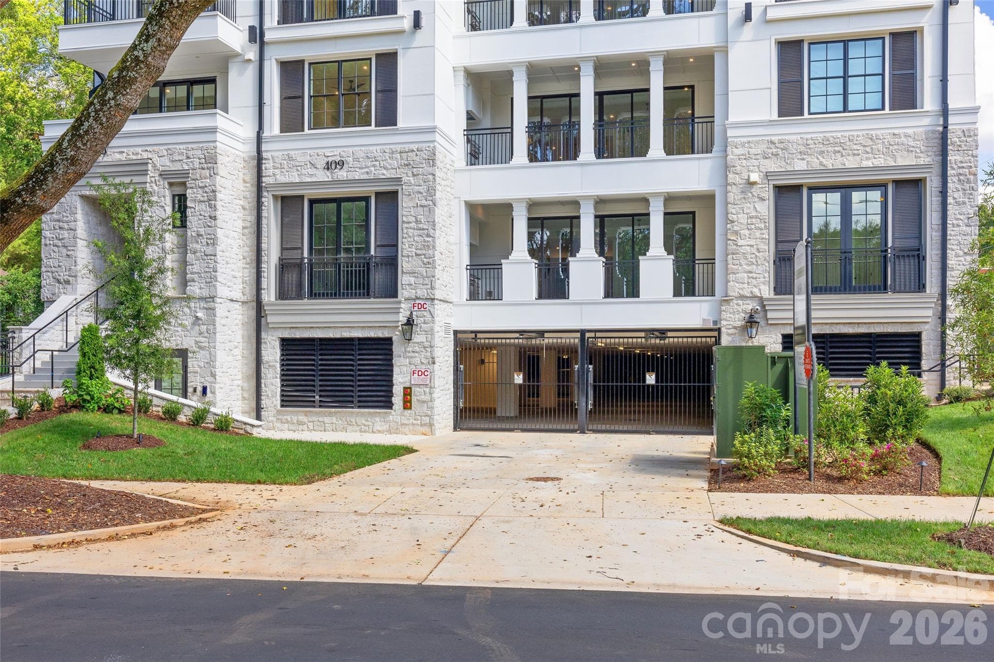 Condominium at 409 Queens Road, Charlotte, photo 2 of 48
